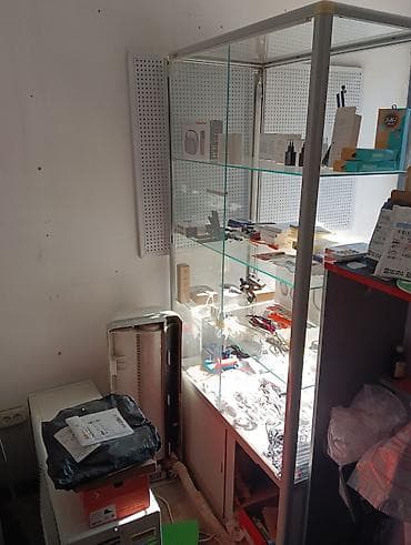 ремонт витрин: Витрина Для телефонов и их аксессуаров, С подсветкой, 200 см * 100 см * 35 см, Б/у — 2