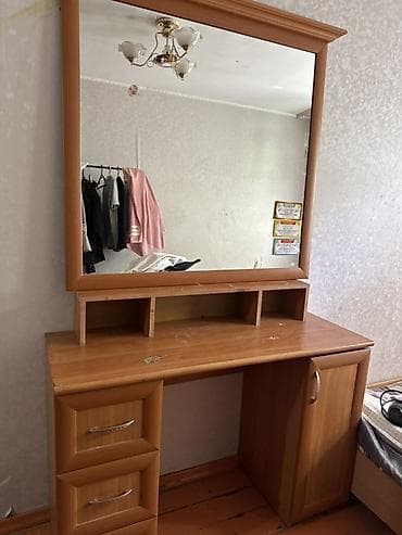 Туалетный столик, Б/у, С зеркалом, цвет - Коричневый, ЛДСП