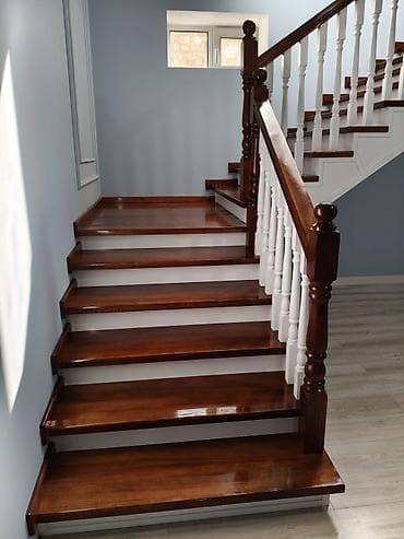 Үй жана бакча: Агач тепкичи Жеке менчик үй үчүн, Жыгачтын туру: Кара Жыгач, Тепкичтин формасы: Көп марштуу, Стиль: Классикалык — 10