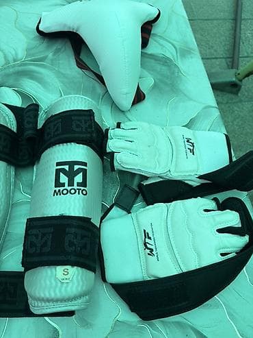 Спорт и хобби: Комплект экипировки для тхэквондо MOOTO (Korea) Состав: - Накладки на — 1