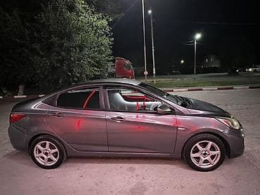 водный аттракцион: Hyundai Solaris: 2011 г., 1.6 л, Автомат, Бензин, Седан — 2