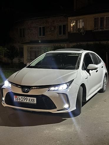 Toyota Corolla: 2022 г., 1.8 л, Гибрид, Седан