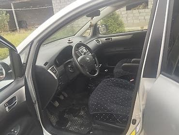 двери тойота виш: Toyota Avensis Verso: 2004 г., 0.2 л, Механика, Бензин, Универсал — 4