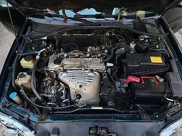авто в такси: Toyota Avensis: 2001 г., 2 л, Механика, Бензин, Седан — 8