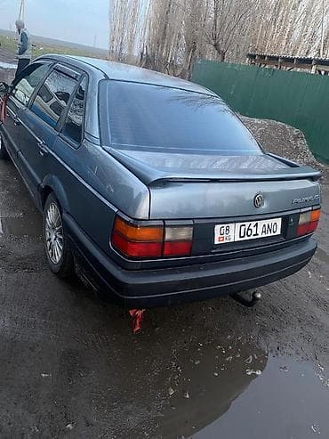 Volkswagen Passat: 1988 г., 1.8 л, Механика, Бензин, Седан