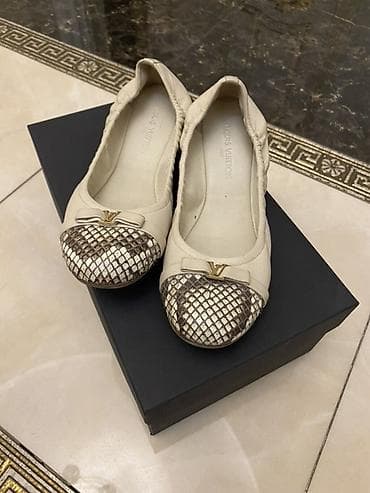 Оригинал. Балетки Louis Vuitton - Материал: мягкая бежевая кожа. - at lalafo.kg Оригинал. Балетки Louis Vuitton - Материал: мягкая бежевая кожа. -