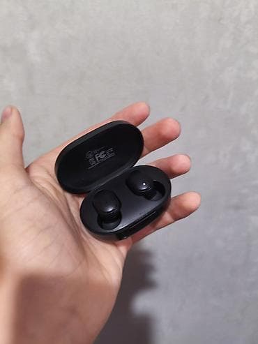 Беспроводные наушники Xiaomi (TWS) в компактном футляре-зарядке