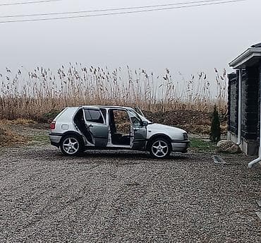 Транспорт: Volkswagen Golf: 1993 г., 1.6 л, Хэтчбэк — 3