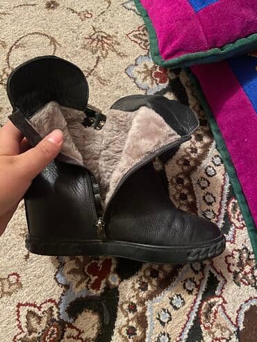 Атайын кийим: 1. Замша, внутри мех 39 размер 3.кожа и натуральный мех 39 размер 4 — 6