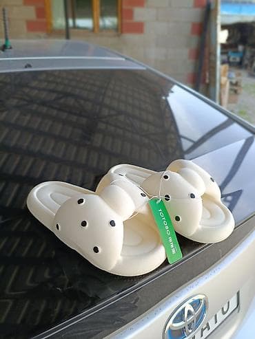 обувь для школы: Босоножки, 36, Crocs, Новый, цвет - Белый, Платная доставка — 1