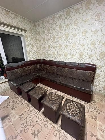 Мебель: Угловой кухонный диван с комплектом из 4 табуретов. - Конфигурация — 2