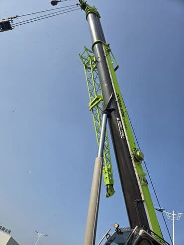на железных номерах: Автокран, Zoomlion, 2018 г., от 30 м — 7