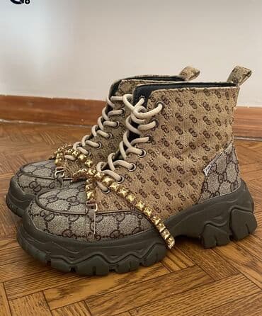 Состояние идеальный 10/10 
Один выход