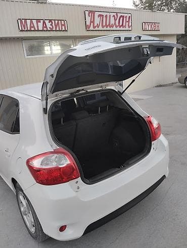corolla e120: Toyota Auris: 2010 г., 1.4 л, Механика, Дизель, Хэтчбэк — 4