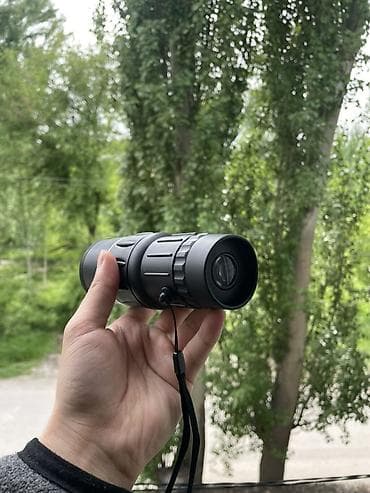 Монокуляр с 10-кратным увеличением и диаметром объектива 42 мм