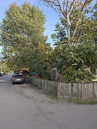 Үйлөрдү сатуу: Продаётся жилой дом с участком 7 соток. На участке подведён газ — 7