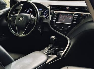 продаю домкрат: Toyota Camry: 2018 г., Седан — 4