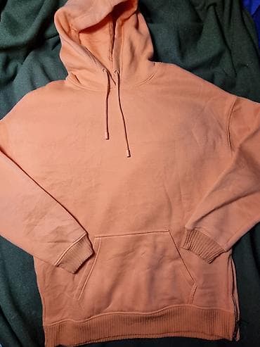 Худи, персикового цвета с капюшоном и карманом-кенгуру. Мягкий