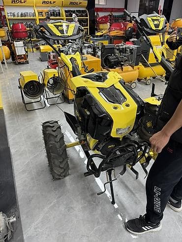 djon deere: Мотоблок бензиновый BOLT (желто‑черный) Описание: - Тяжёлый мотоблок — 7