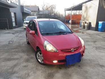 срочно продаю нужны деньги очень срочно: Honda Jazz: 2008 г., 1.3 л, Механика, Бензиновая, Хэтчбэк — 2