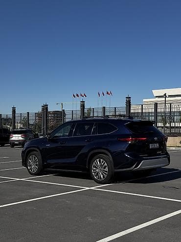 Toyota Highlander: 2021 г., 2.5 л, Автомат, Гибрид, Внедорожник — 7