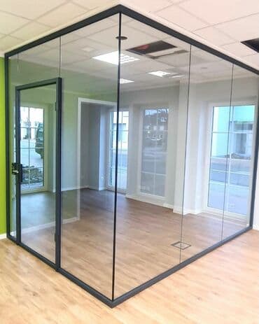 радом: На заказ Цельностеклянная перегородка, Для офиса, Бронированное стекло, Бесплатная доставка, Бесплатная установка, Бесплатный замер — 4