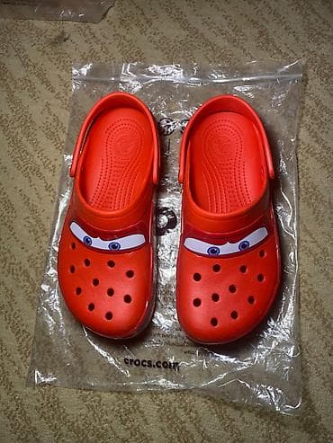 Детская обувь: Детские кроксы Crocs x Disney/Pixar Cars — модель с Молнией Маккуином — 2