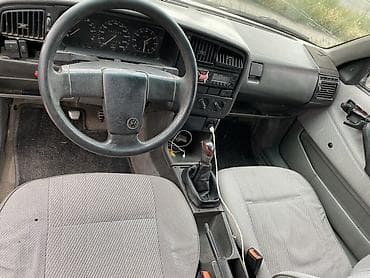 b 4: Volkswagen Passat: 1988 г., 1.8 л, Механика, Седан — 7