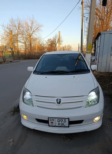 Toyota ist: 2004 г., 1.5 л, Автомат, Бензин, Хэтчбэк
