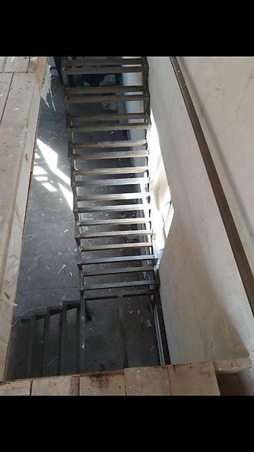 замена крыши дома: Деревянная лестница Для дома, Форма лестницы: Прямая, Стиль: Классический — 9