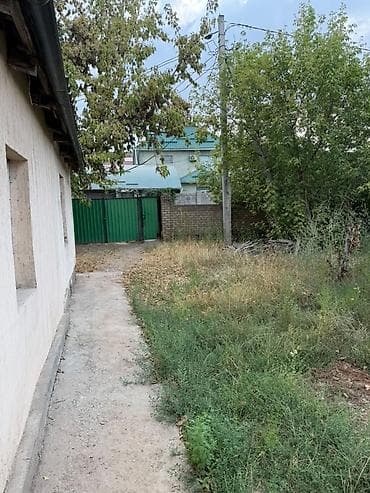 сдаю цокольное: Сдаю дом с участком 6 соток 3 комнатный дом барачного типа. 60 КВ — 2
