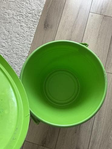 банка с крышкой: Пластиковое ведро с крышкой, зелёного цвета — 1
