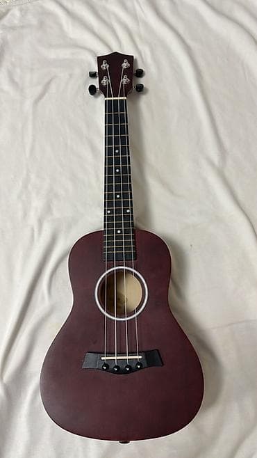 Пианино, фортепиано: Сопрано укулеле с чехлом. - Корпус и гриф из древесины — 2