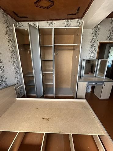 камод плосмаса: Кровать 160x200, шкаф 230х195х55 туалетный столик и комод в новом — 3
