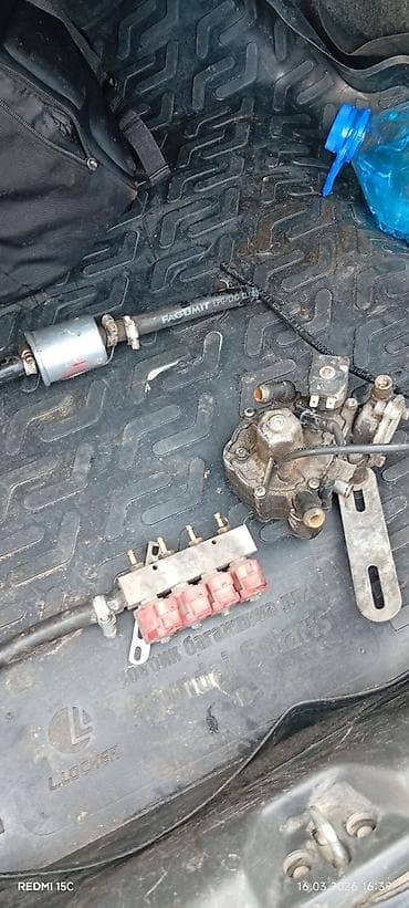 Катализаторлорду сатып алуу: ГБО комплект для автомобиля (поколение примерно 2–3) Состав: - Баллон — 2