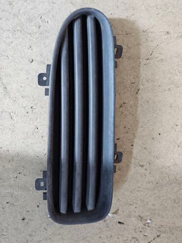 брызговики газ 53: Решетка радиатора Mazda 1996 г., Б/у, Оригинал — 2