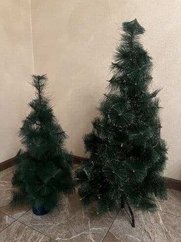 Люстралар: Отдам даром 
Большую елочку 
- две люстры 
Гладильная.доска — 1