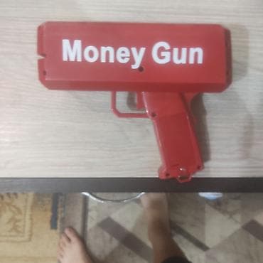 Хлопушки: Money Gun — ручной пистолет для «разбрасывания» купюр и бумажных — 1