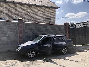Volkswagen Vento: 1993 г., 1.8 л, Механика, Газ, Седан