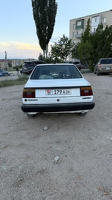 авто портер: Volkswagen Jetta: 1987 г., Седан — 4