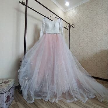 Пышное вечернее платье с небольшим шлейфом. Размер 42-44. S /M