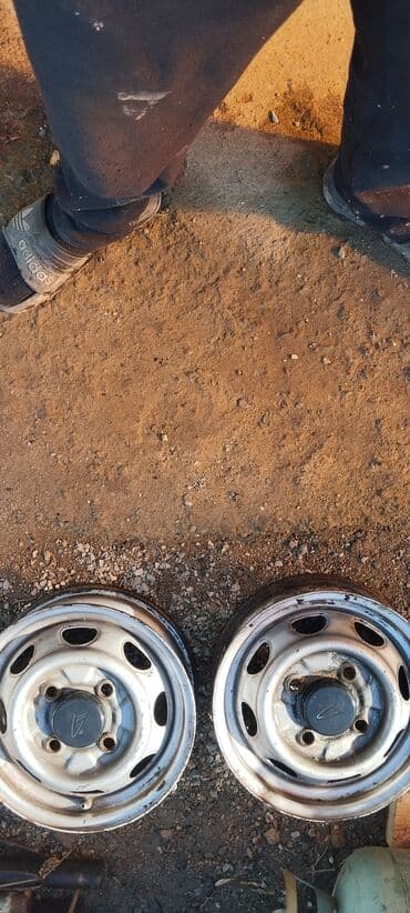 шины 17 зима: Железные Диски R <13 Пара, отверстий - 4, Б/у — 2