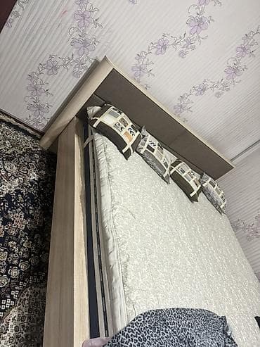 продажа двуспальных кроватей: Двуспальная кровать, С мягким изголовьем, длина - 200 см — 1