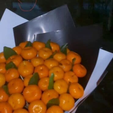 Гирлянды: ​Сияющий витаминный заряд 🍊✨ ​Это не просто букет, а готовое — 4