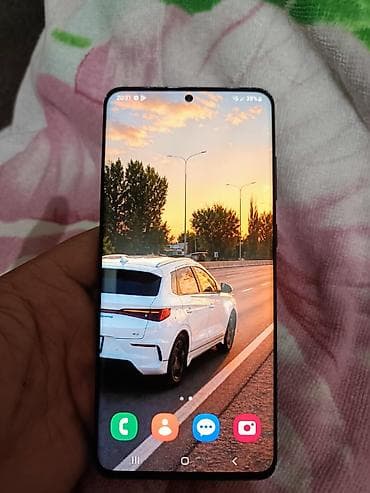 google pixe: Samsung s20plus 8/128 идеал в комплекте коробка и много чехлов+кабель — 1