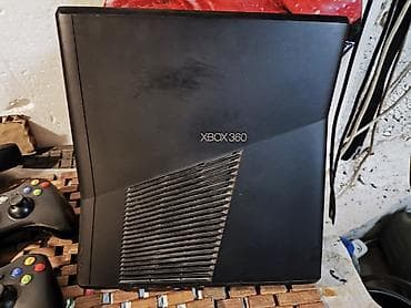 Продаю игровую консоль б/у Xbox 360 (версия Slim) с комплектом