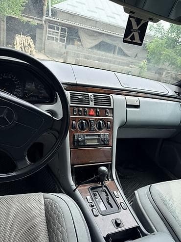 сиденья салон на мерседес 124: Mercedes-Benz E-Class: 1996 г., 2 л, Автомат, Бензин, Седан — 2