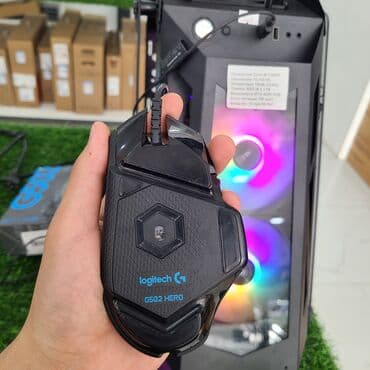 мышкы: Компьютерная мышь Logitech G502. Оснащена несколькими программируемыми — 7