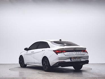 Транспорт: Hyundai Avante: 2022 г., 1.6 л, Автомат, Гибрид, Хэтчбэк — 5