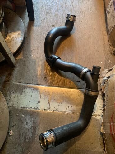 Патрубок радиатора на Мерседес 203 кузов